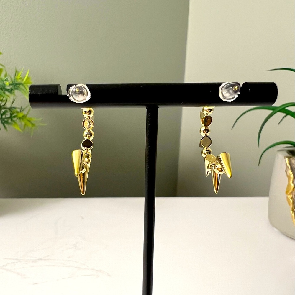 NEW IN BOX 14K Gold Plated Rivet Hoop Earrings - Picture 3 of 6
